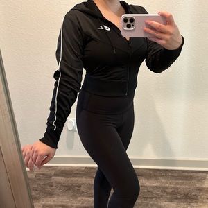 Never been worn, Nike cropped hoodie!